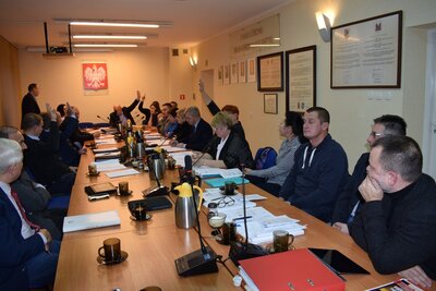 Sesja Rady Miejskiej: Kontrowersje i zmiany 